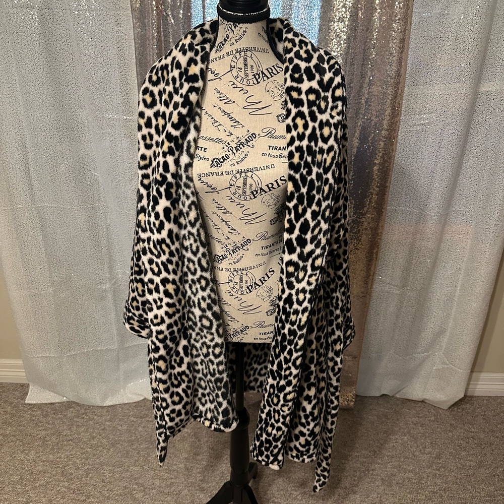 Kate Spade New York Plush Wrap Robe - Picture 3 of 5